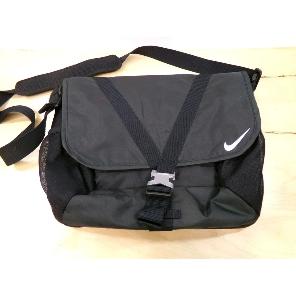 Nike Sportswear Essentials Shoulder Messenger Bag Laptop Tote‎ Black DB0498-010